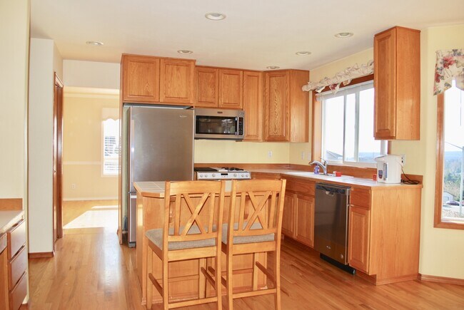 Building Photo - Beautiful views at this Marysville home