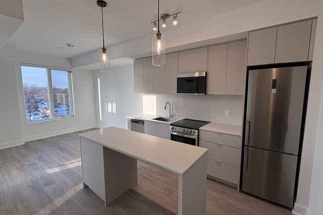 Building Photo - 2088 James St