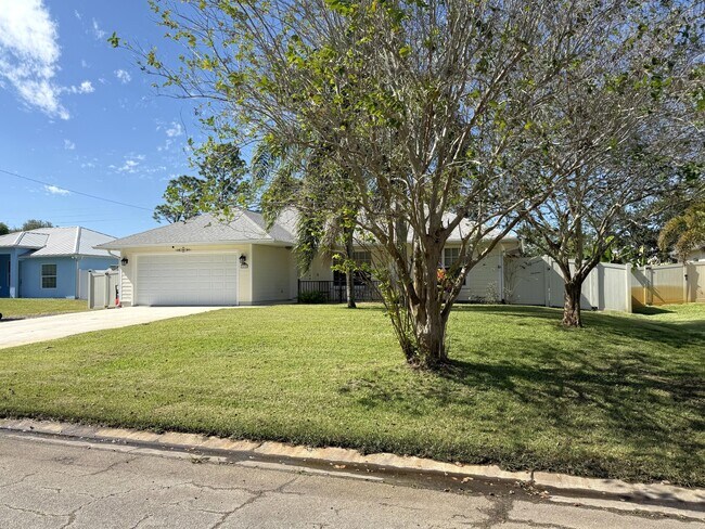 Foto del edificio - 1835 17th Ave SW