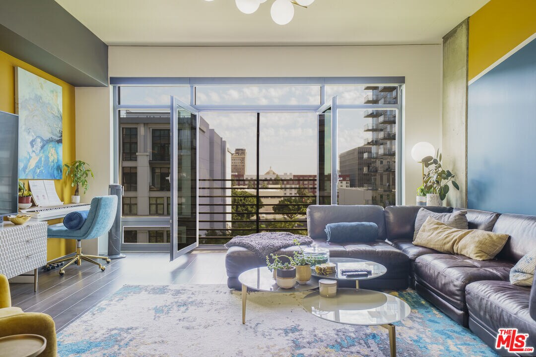 Foto principal - 1111 S Grand Ave