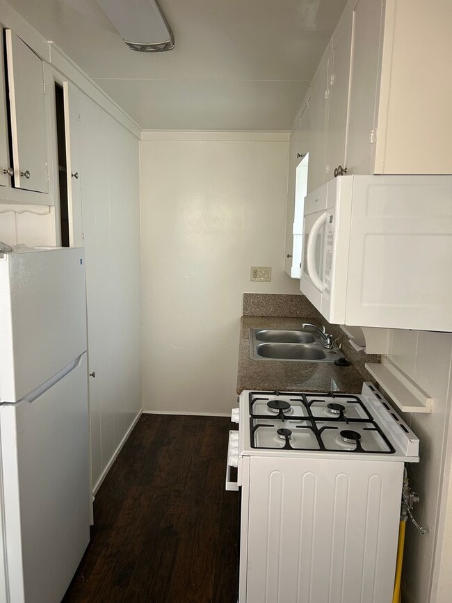 Building Photo - Muir (5118-20)