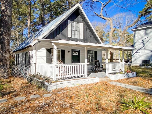 Building Photo - 6090 Skylane Dr