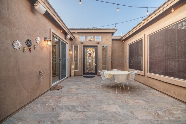 Foto del edificio - 452 E Mead Dr