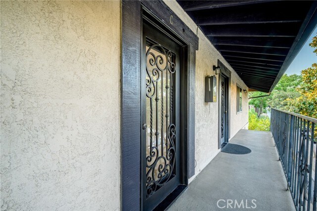 Foto del edificio - 823 E Wilson Ave