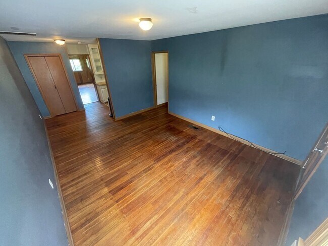 Building Photo - 3 br, 1 bath House - 307 Showalter Drive