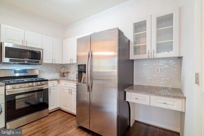 Foto del edificio - 4651 Longstreet Ln