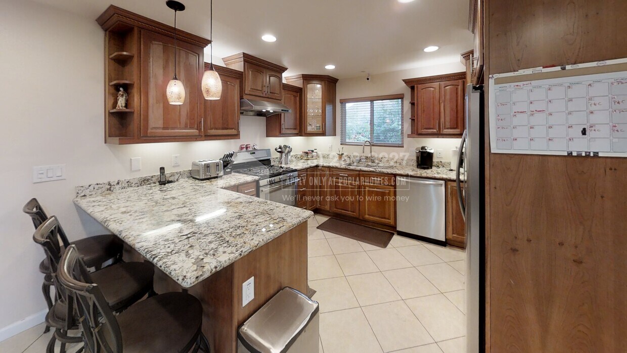 Foto principal - 331 Peyton Dr