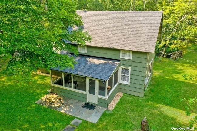 Building Photo - 7 Old Mastic Dr