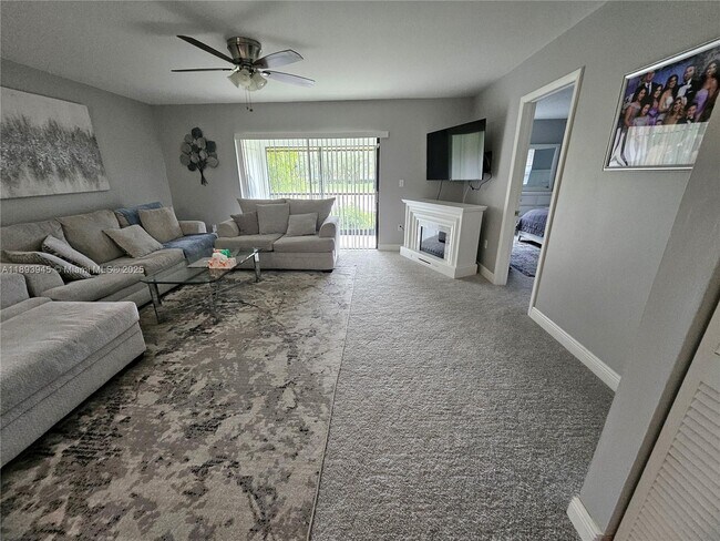 Foto del edificio - 8600 NW 34th Pl