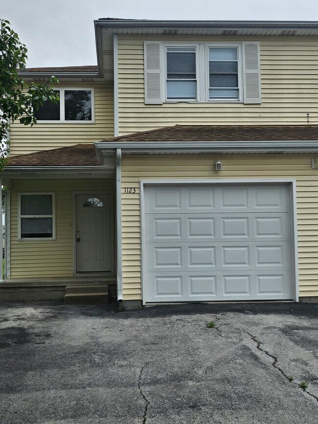 Building Photo - 1123 Rex Ave
