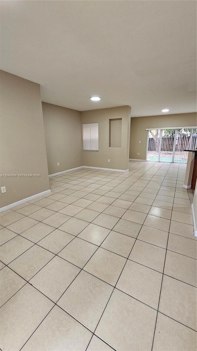 Foto del edificio - 785 SW 6th Pl