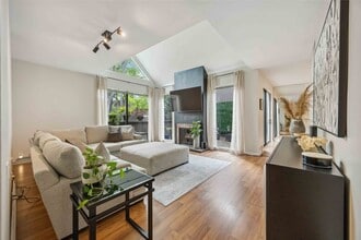 Building Photo - 3 Litchfield Ln