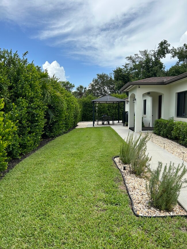 Foto del edificio - 4412 Vanda Dr
