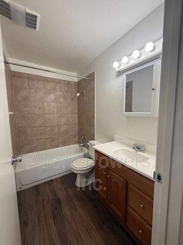Foto del edificio - 2760 Coloma St