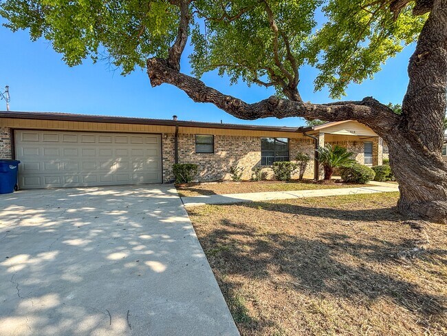 Foto del edificio - 610 Creek Dr