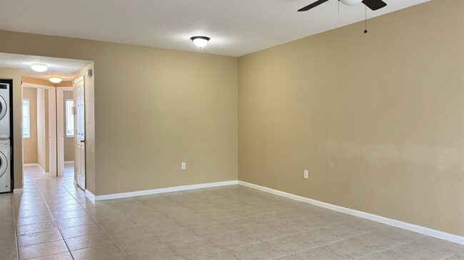Building Photo - 1103 Golden Lakes Blvd