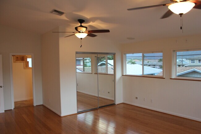 Foto del edificio - Part of a 2-unit CPR. 4 bedroom 3.5 bath with attached garage. Approx 1961 sf