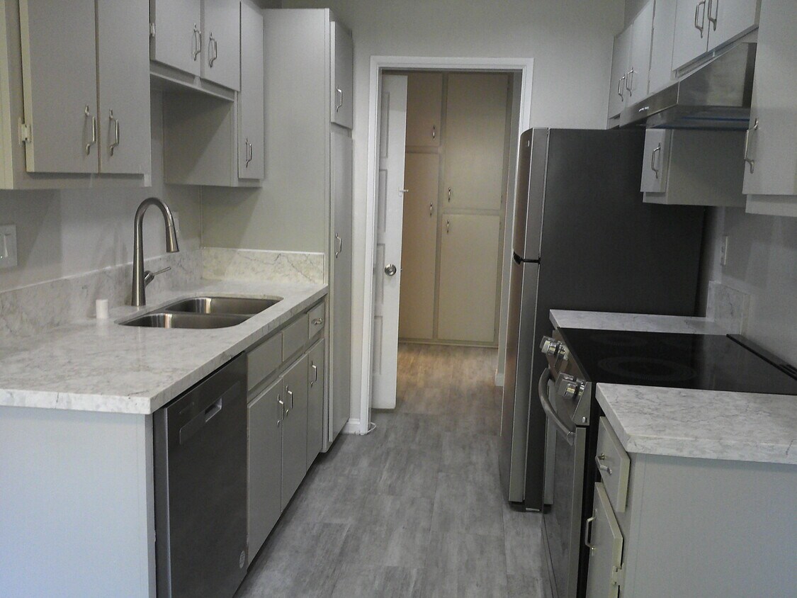 Foto principal - 8667 Lake Murray Blvd