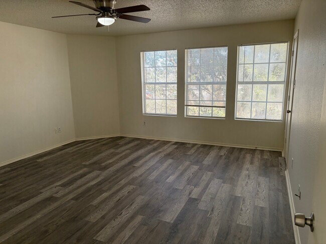 Foto del edificio - 3152 Heritage Ln