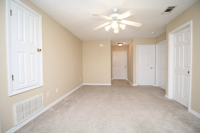 Building Photo - Charming 3-Bedroom Patio Home in Maple Oak...
