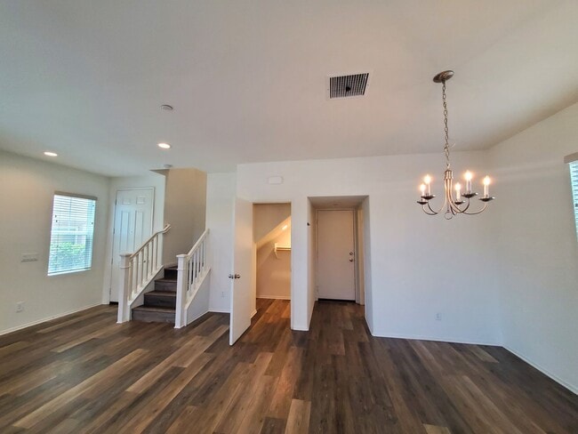 Building Photo - Beautiful 3B/2.5BA Home w/ Turf Backyard!