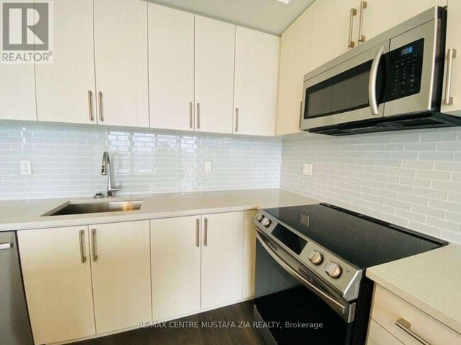 Building Photo - 4699 Glen Erin Dr