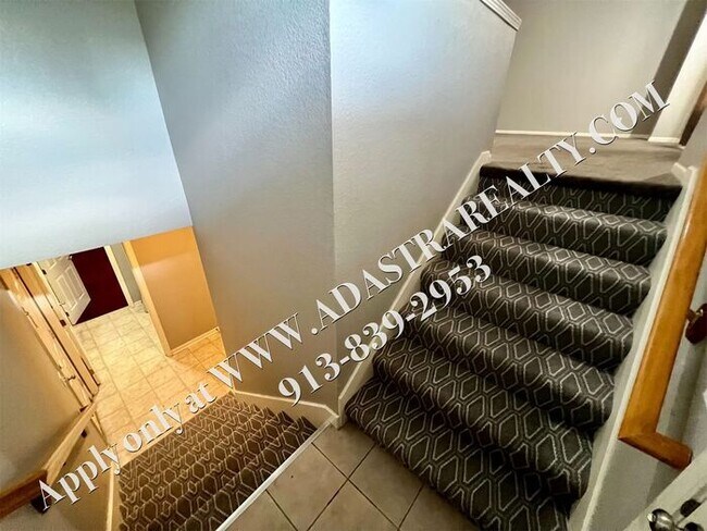 Foto del edificio - Beautiful 4 Bed Townhome in Gardner-Coming...