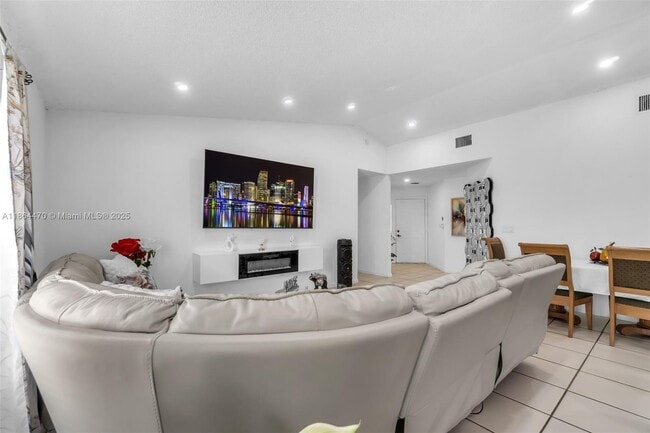 Foto del edificio - 2590 SE 7th Pl