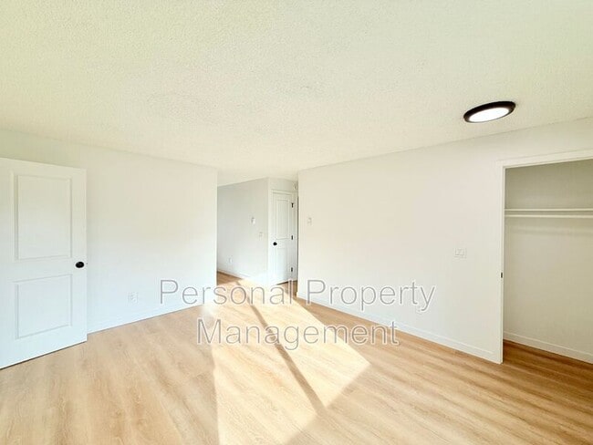 Building Photo - 7422 NE Hazel Dell Ave