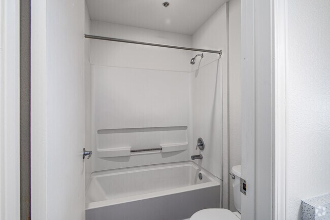 3BR, 2BA - 1.248SF - Bathroom 2 - Greystone Apartments