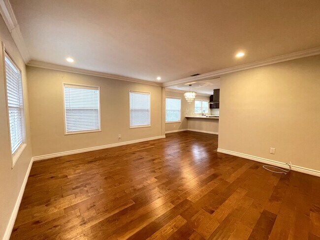 Foto del edificio - Stunning Mission Hills Home!