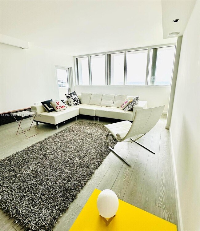 Foto del edificio - 10275 Collins Ave