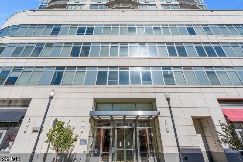 Primary Photo - 1 Spring St