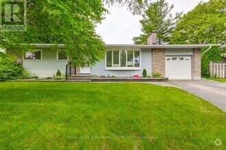 Building Photo - 1334 Langdale Crescent