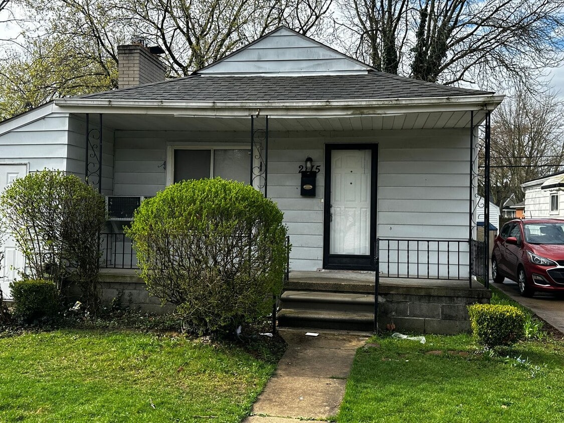 Primary Photo - Great Home in Groose pointe $300 OFF MOVE ...
