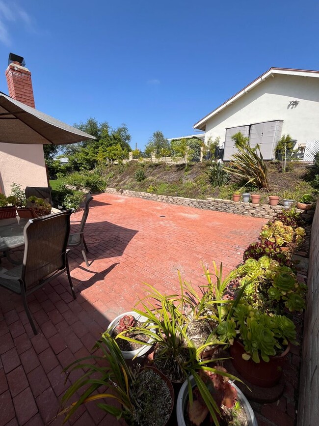 Building Photo - A BEAUTY! 2 BR/2 Bath PLUS LARGE OFFICE, 1...