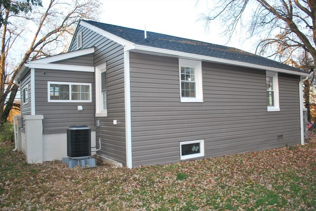 Building Photo - 606 Stevens Ave