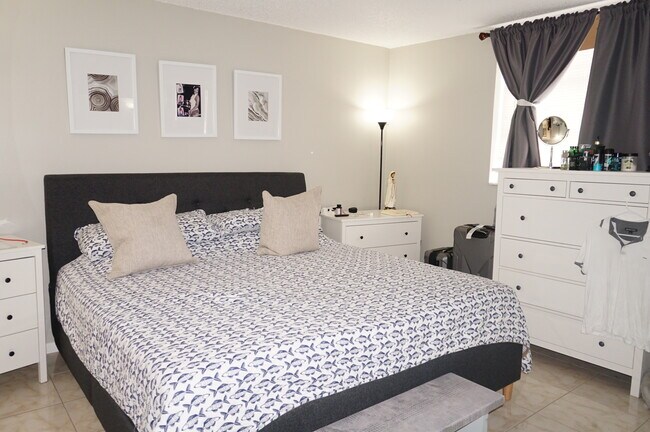 Foto del edificio - 404 NW 68th Ave