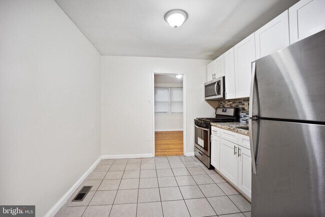 Building Photo - 5324 N Marvine St