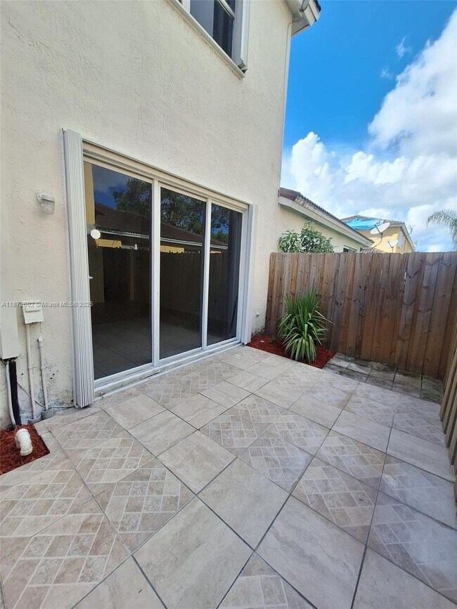 Building Photo - 955 NE 42nd Terrace