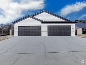 Building Photo - 1713 E Cloverbrook Ct
