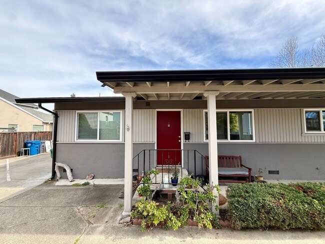 Building Photo - 1709 Pacific Ave