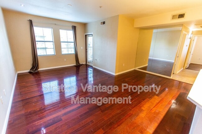 Building Photo - 5302 E Van Buren St