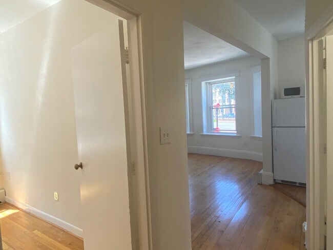 Building Photo - Nicely renovated 2 bed available now.