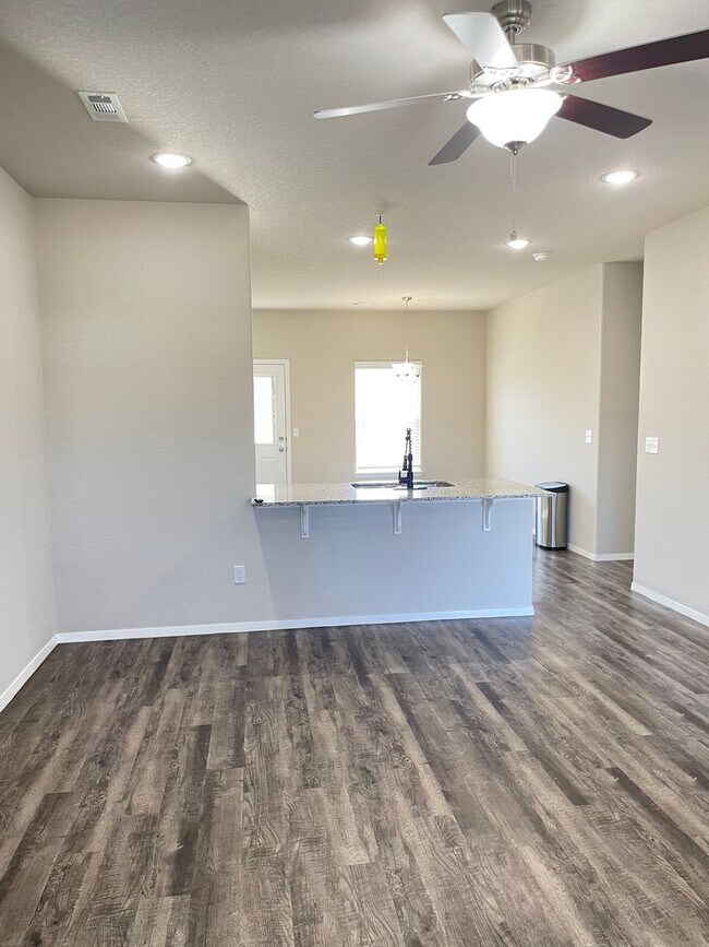 Foto del edificio - Spacious 4 Bedroom located in Bentonville!
