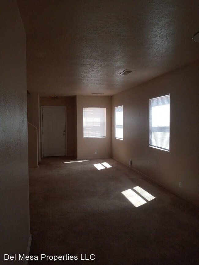 Foto del edificio - 4 br, 2.5 bath House - 7038 Labrador Dr. NE