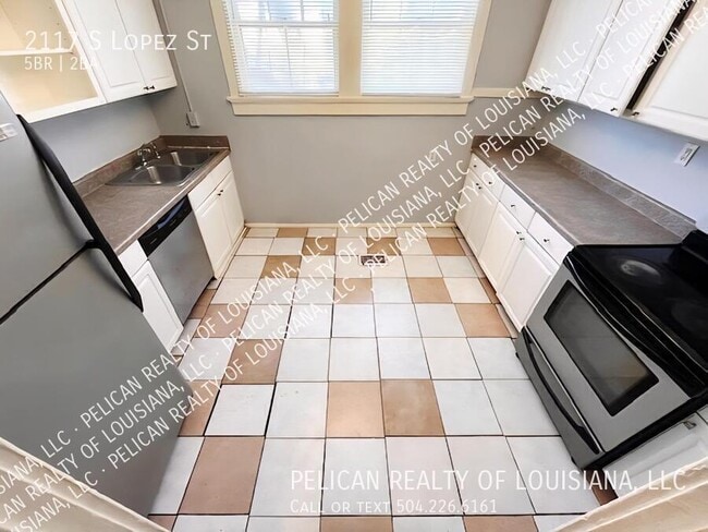 Building Photo - 2117 S Lopez St