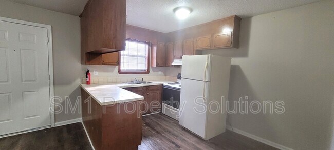 Building Photo - 2505 Green Oaks Ct SE