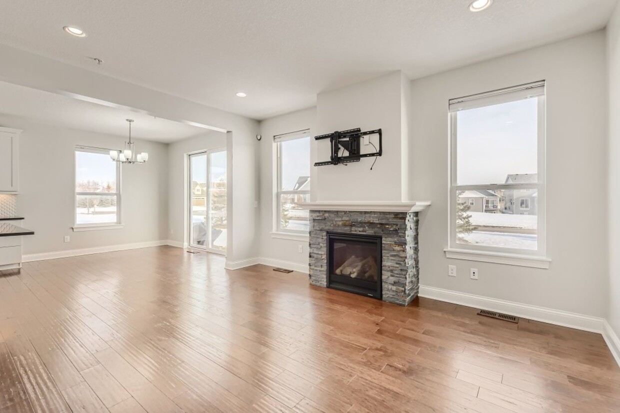 Primary Photo - Spacious 4 Bedroom 4 Bath Townhome