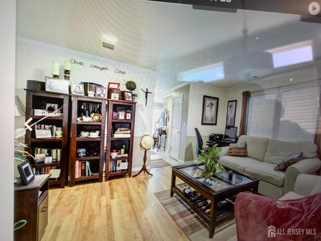 Building Photo - 339 Jeffries St